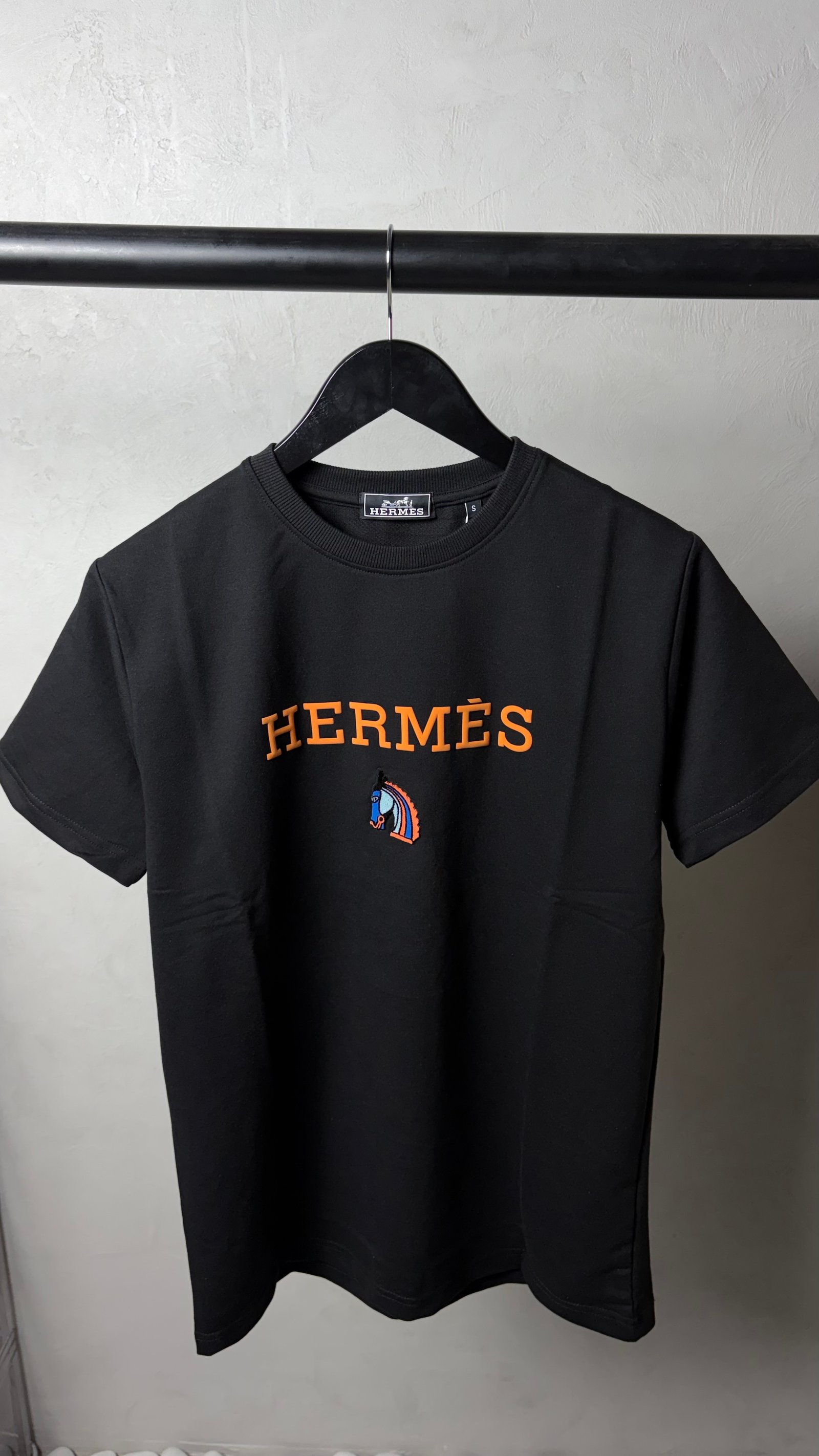 Herme_s Signature Logo Premium T-Shirt 1380 - Image 4