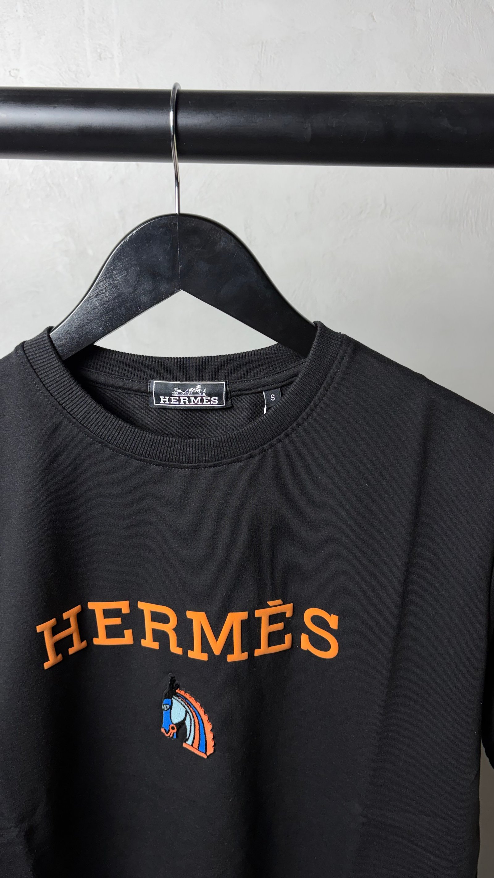 Herme_s Signature Logo Premium T-Shirt 1380 - Image 3