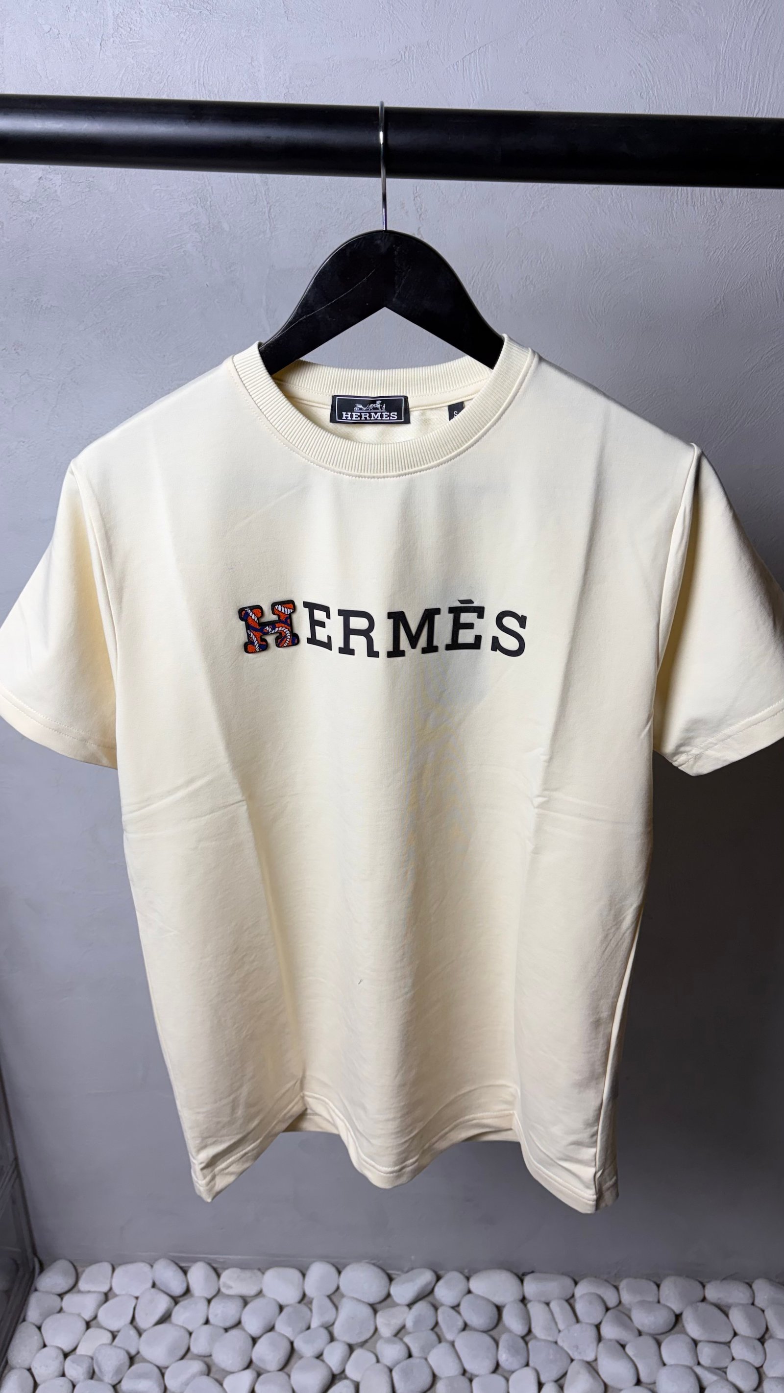 Herme_s Signature Logo Premium T-Shirt 1383 - Image 4